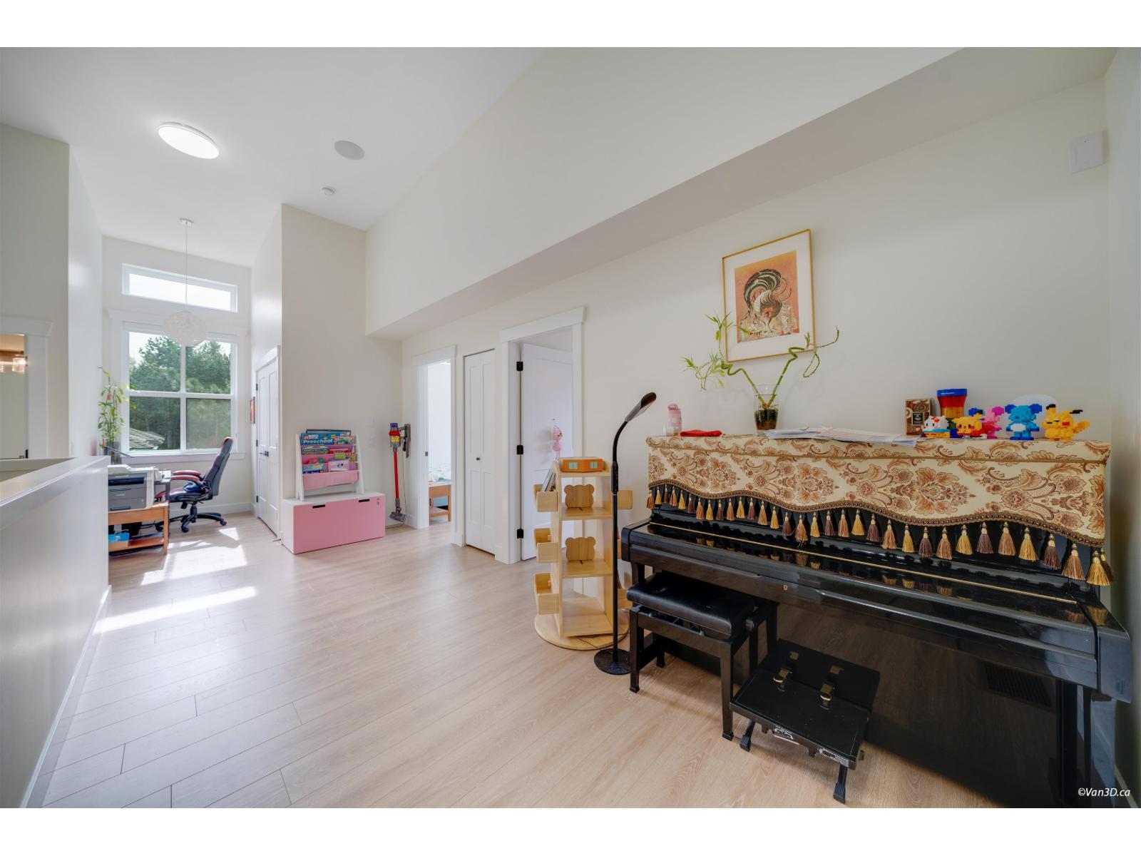 8 1454 162B STREET, Surrey