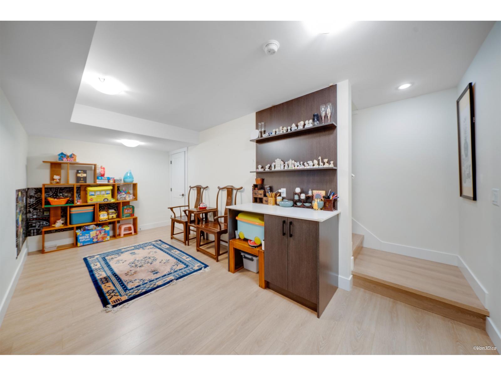 8 1454 162B STREET, Surrey