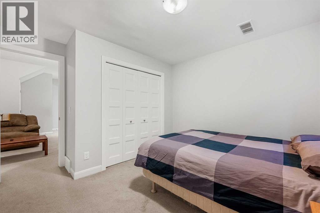 Single Family House for Sale in    Avenue SW Windsor Park Calgary 