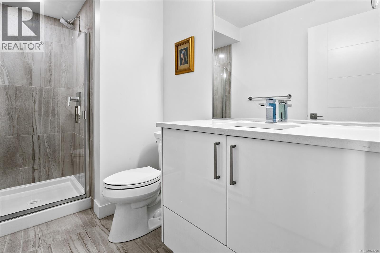 7 1032 Cloverdale Avenue, Saanich