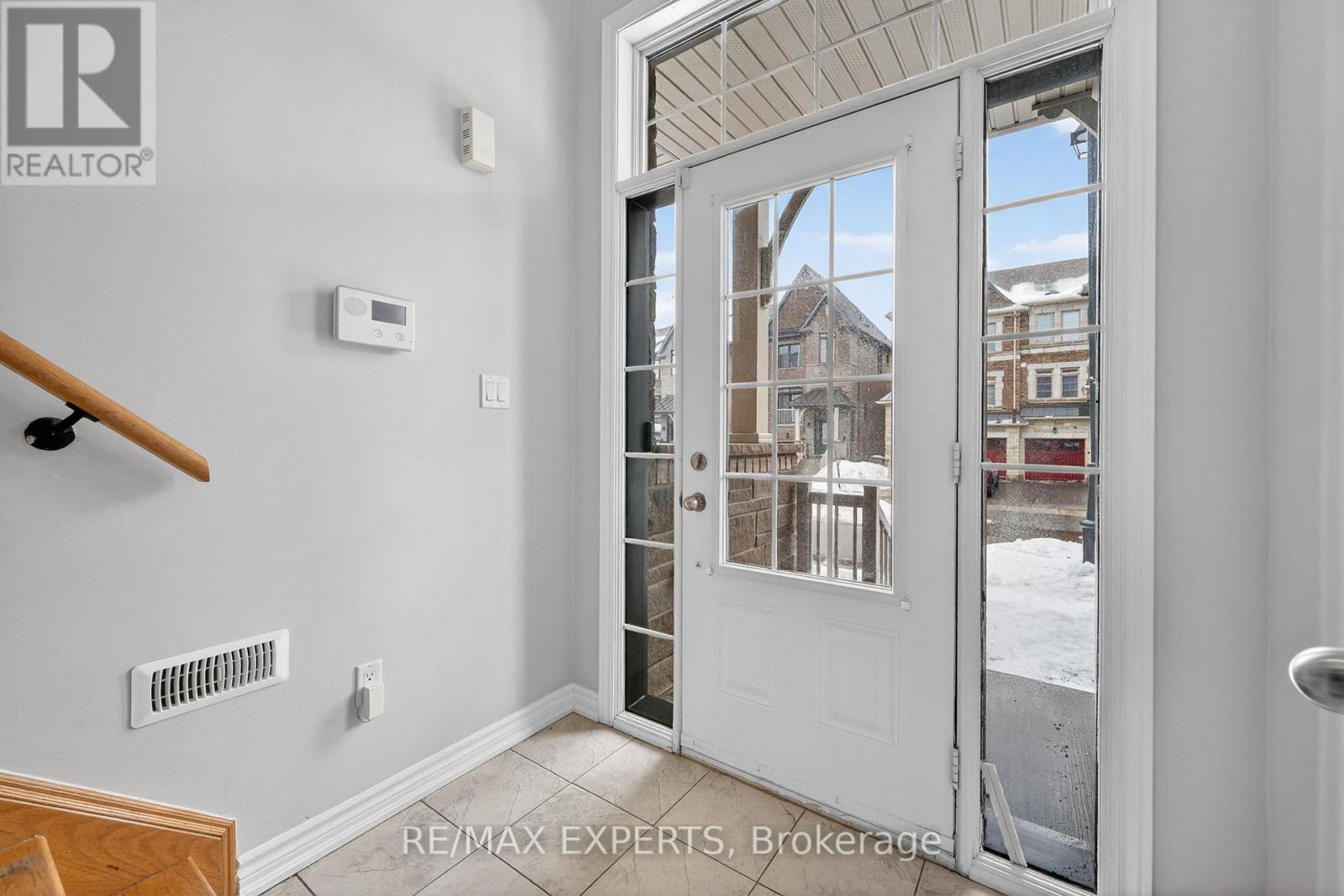 19 SUNSET TERRACE - Photo 4 of 36, Vaughan (Vellore Village), Ontario