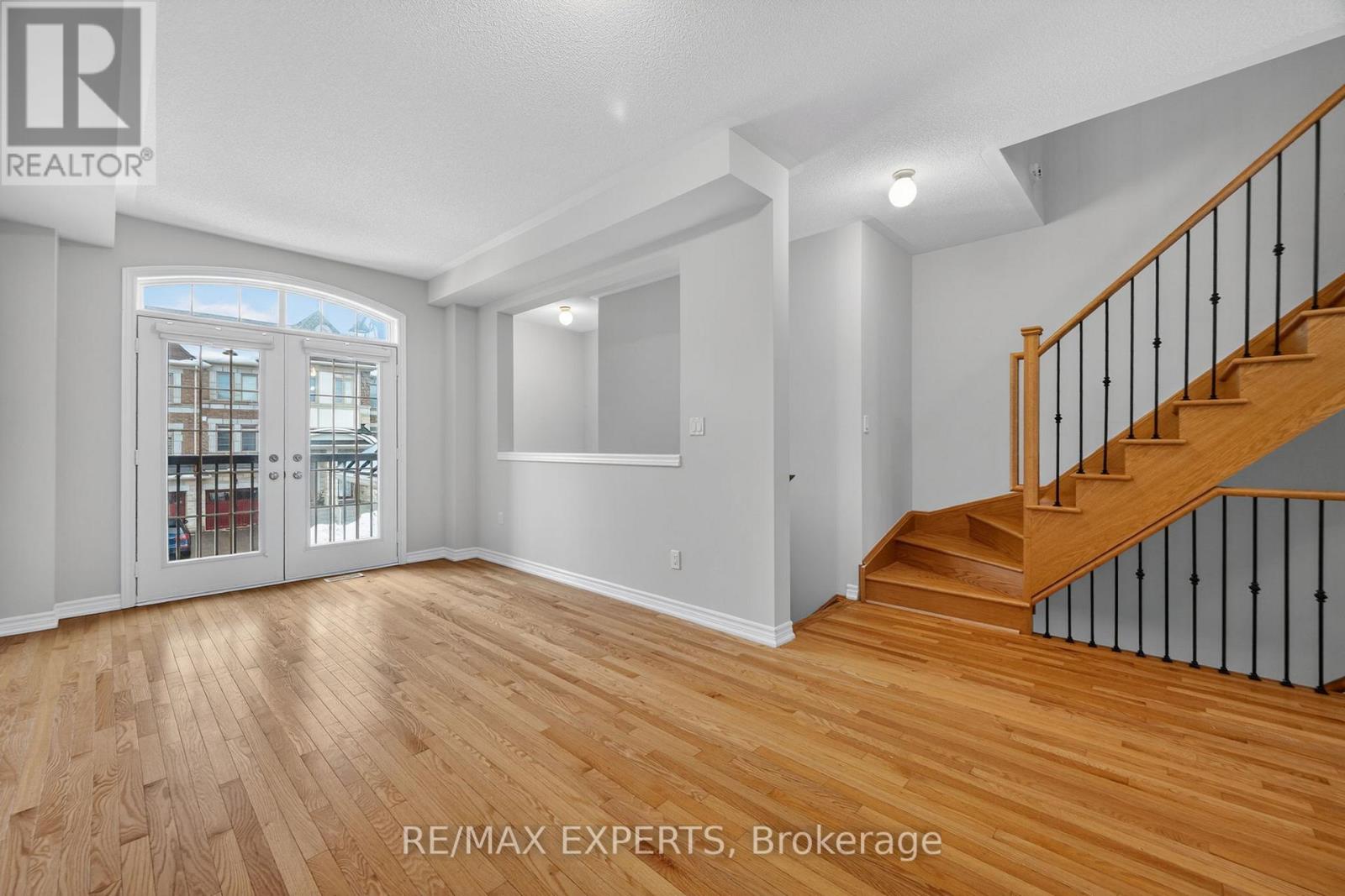 19 SUNSET TERRACE - Photo 5 of 36, Vaughan (Vellore Village), Ontario