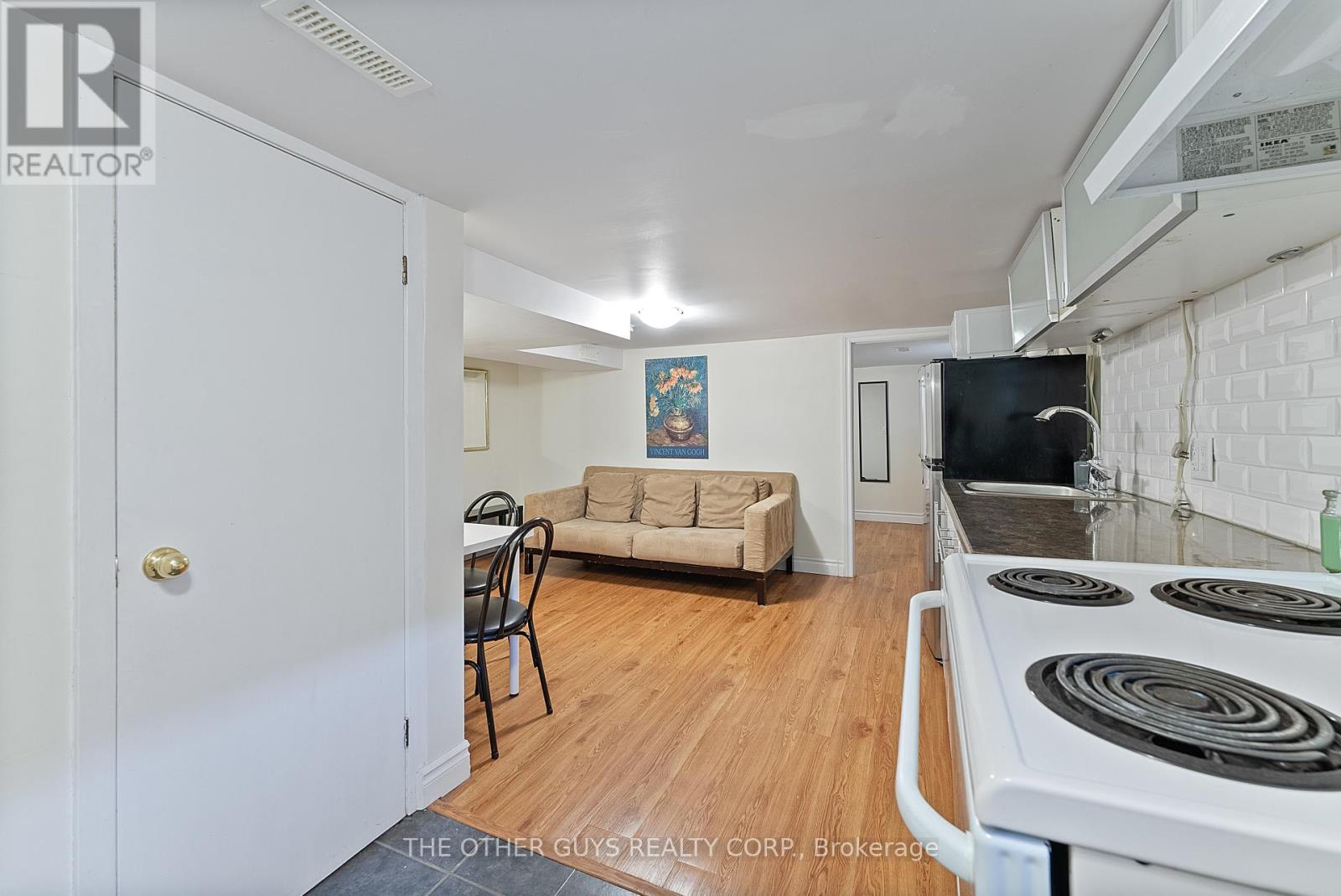 LOWER - 32 CHAMBERLAIN AVENUE - Photo 2 of 24, Toronto (Briar Hill-Belgravia), Ontario