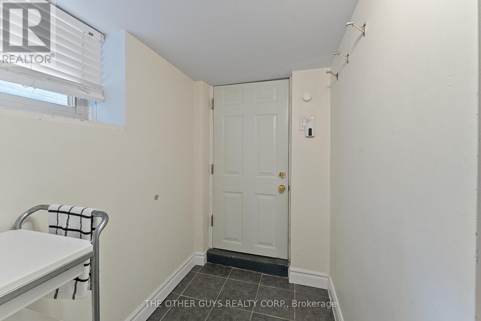 LOWER - 32 CHAMBERLAIN AVENUE - Photo 3 of 24, Toronto (Briar Hill-Belgravia), Ontario