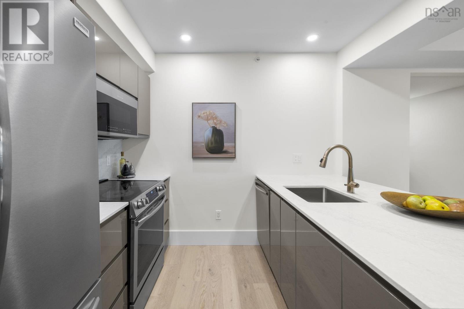 Property 10 of 50 of 604 1540 Summer Street