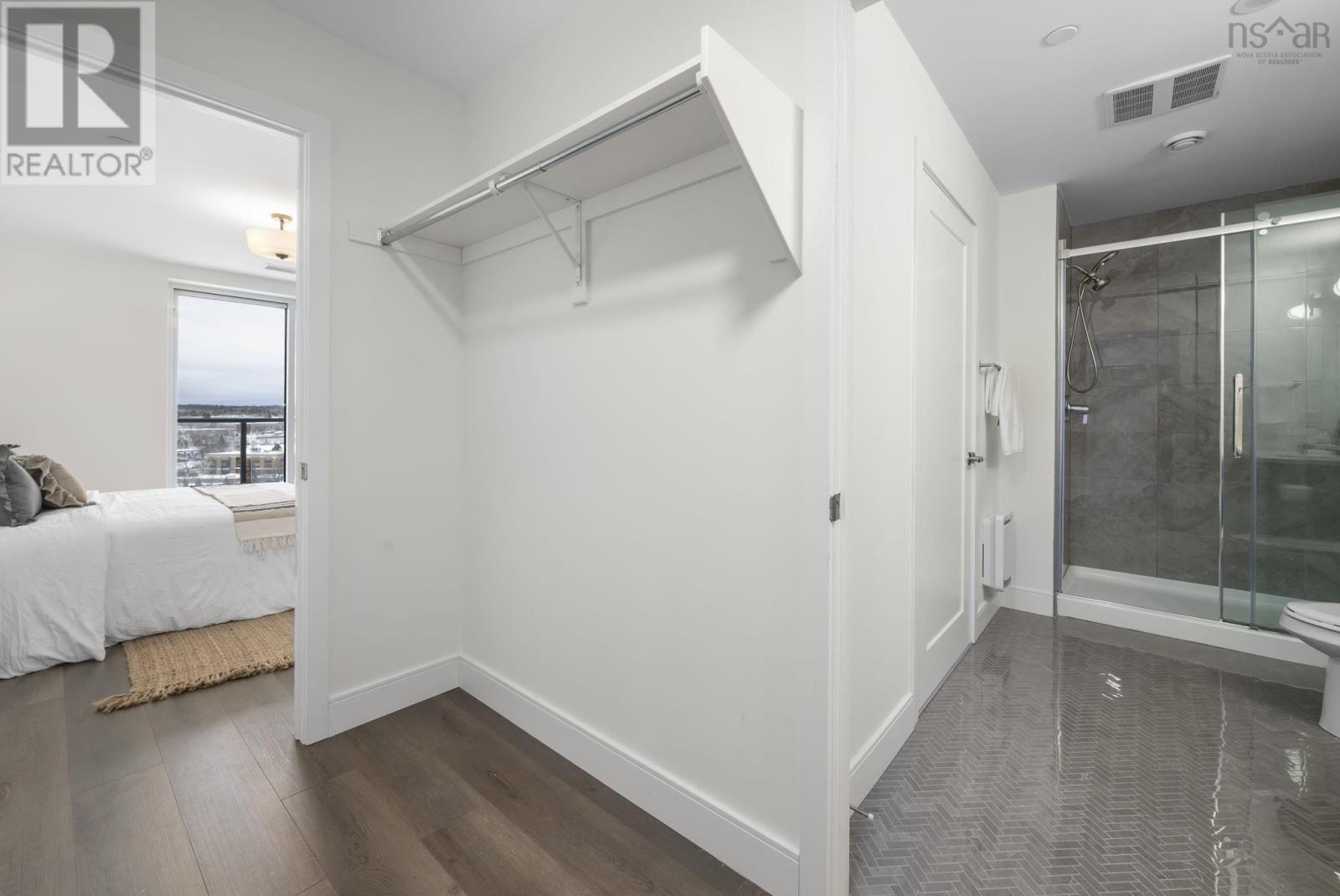 Property 25 of 45 of 1203 72 Seapoint Road