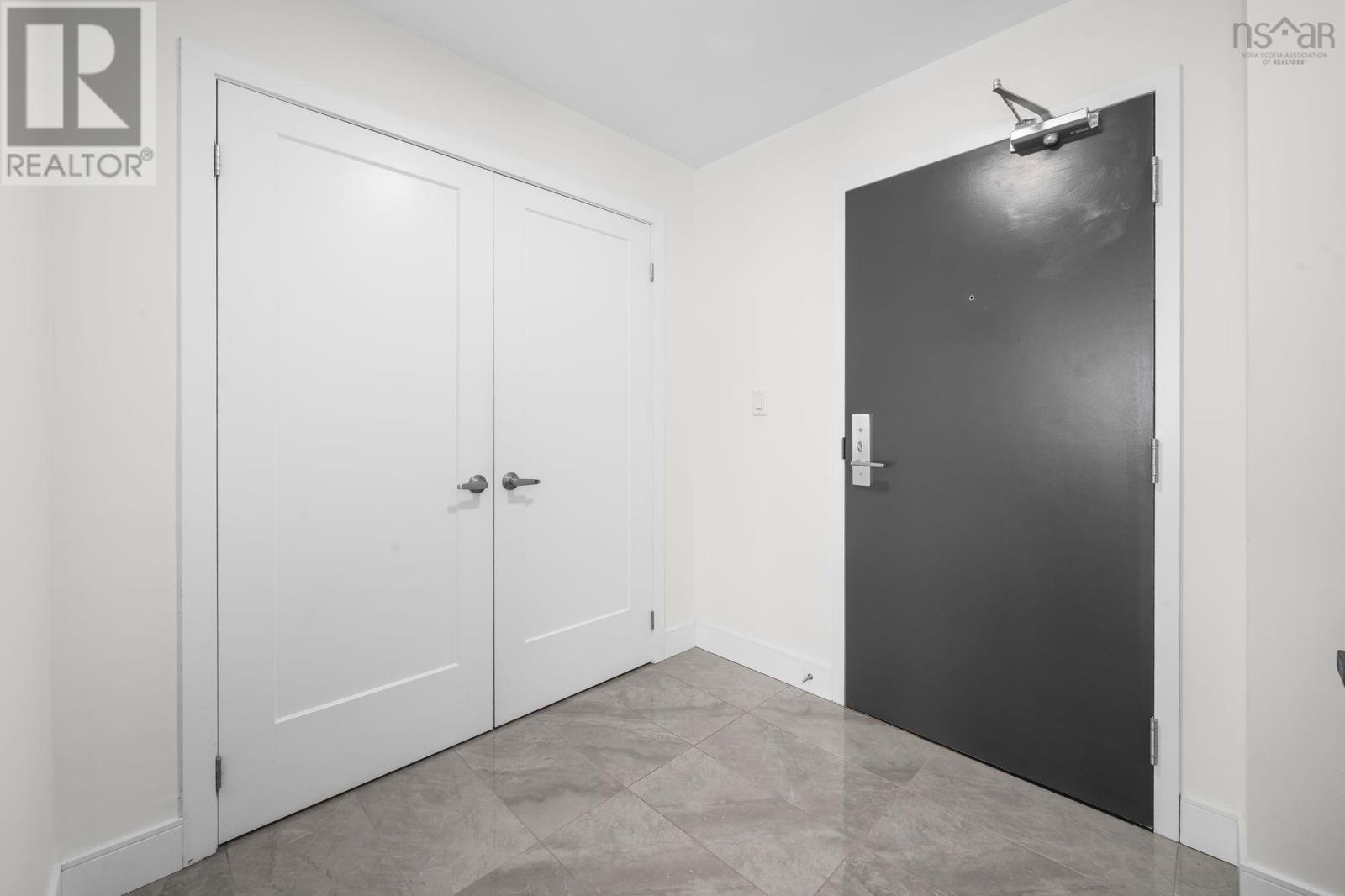 Property 4 of 45 of 1203 72 Seapoint Road