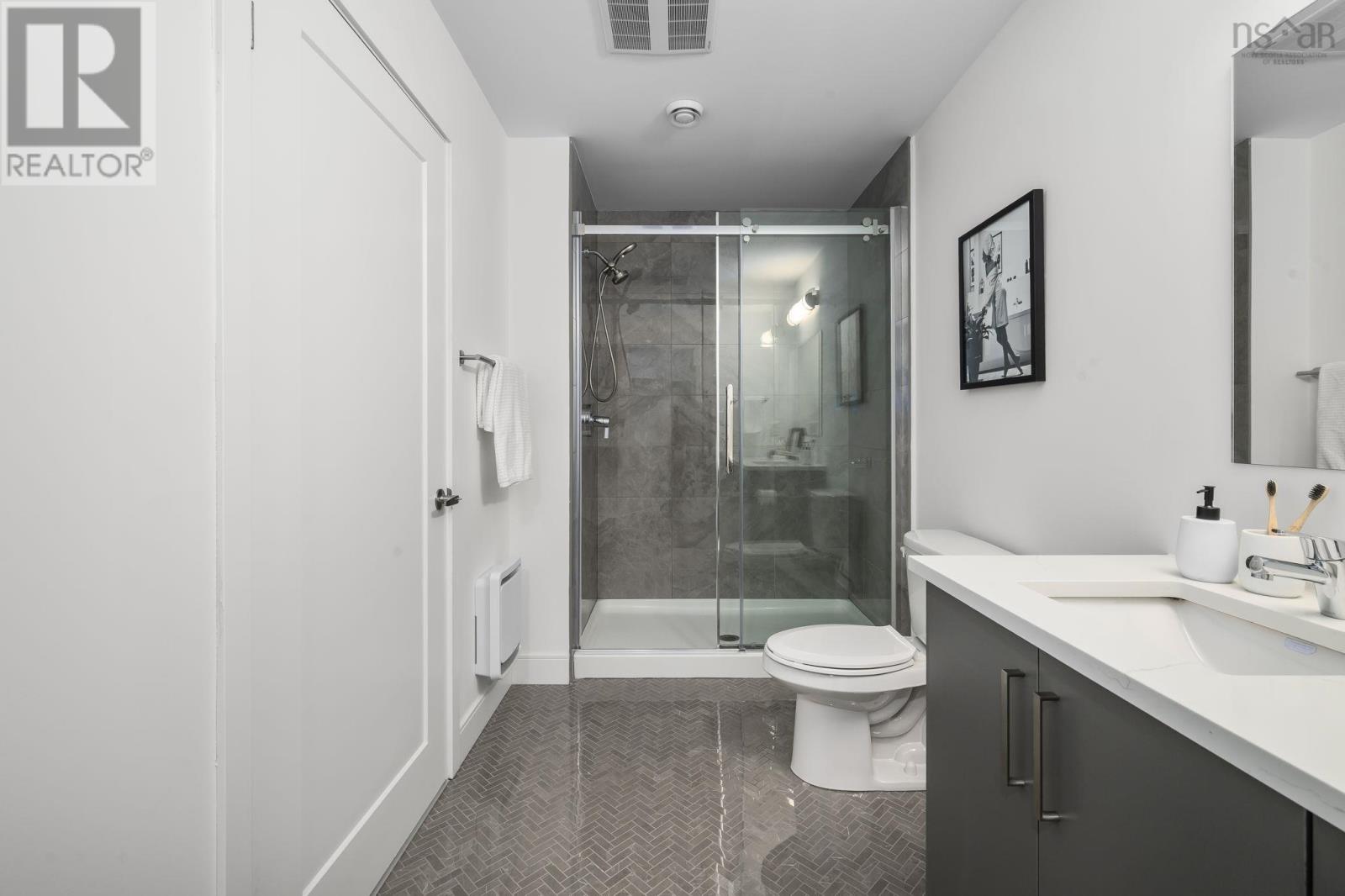 Property 27 of 45 of 1203 72 Seapoint Road