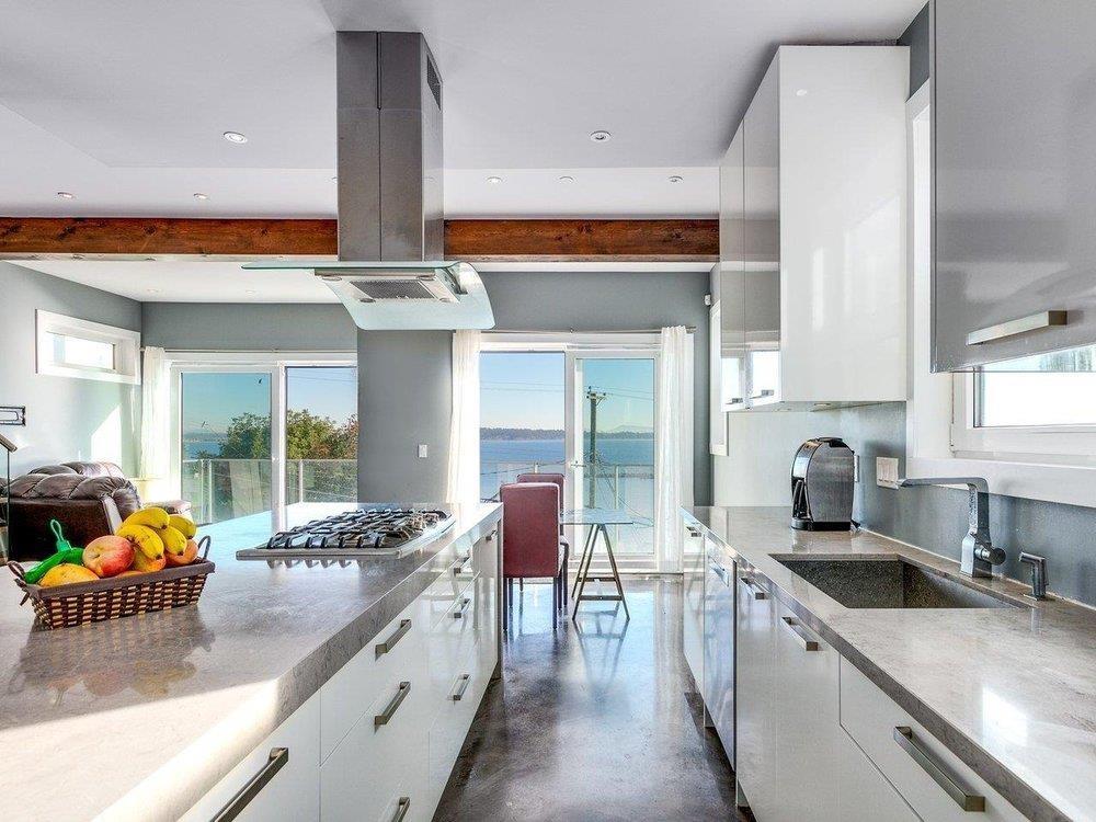 15061 VICTORIA AVENUE, White Rock