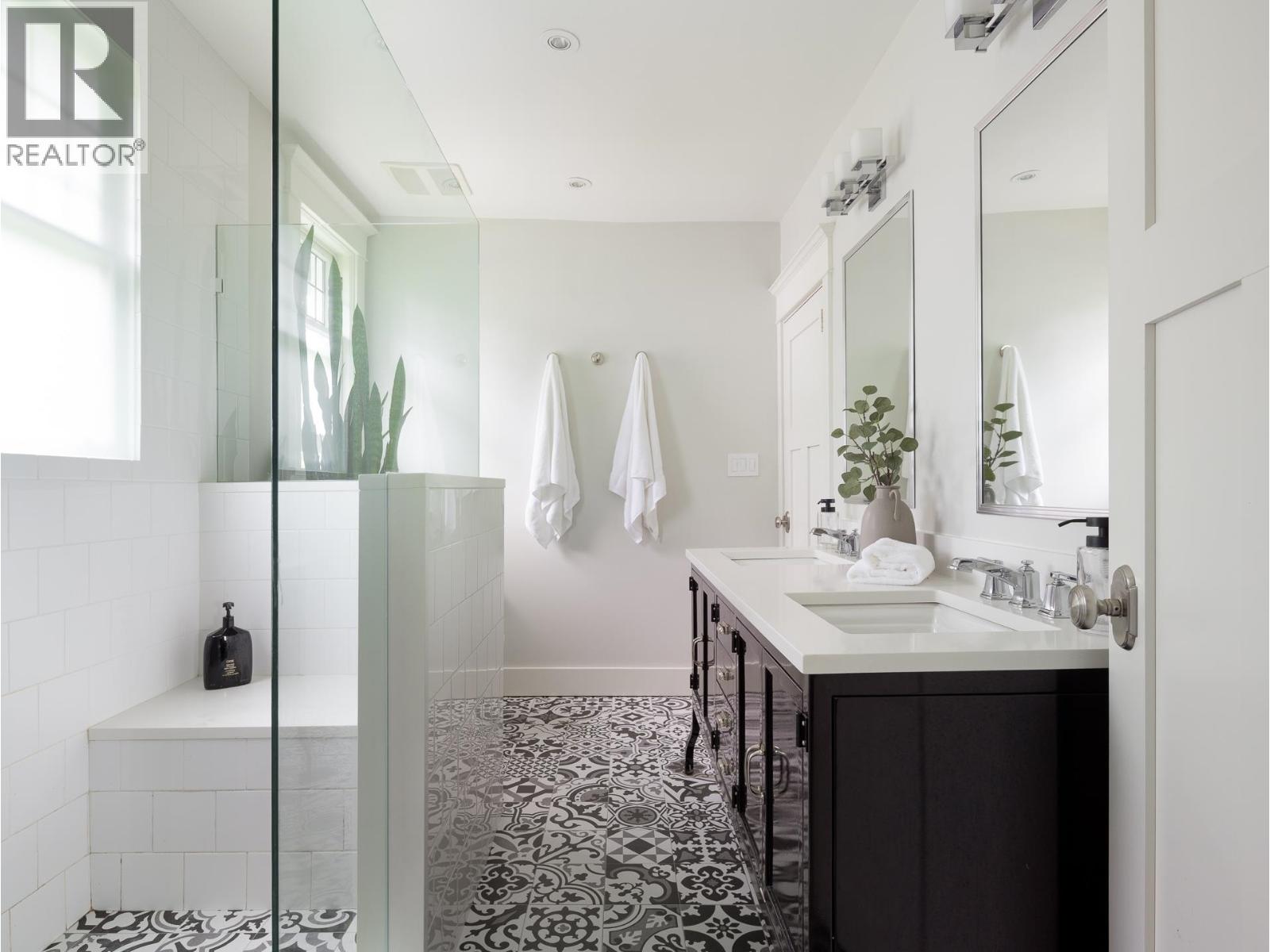 3545 DOWSLEY COURT, North Vancouver