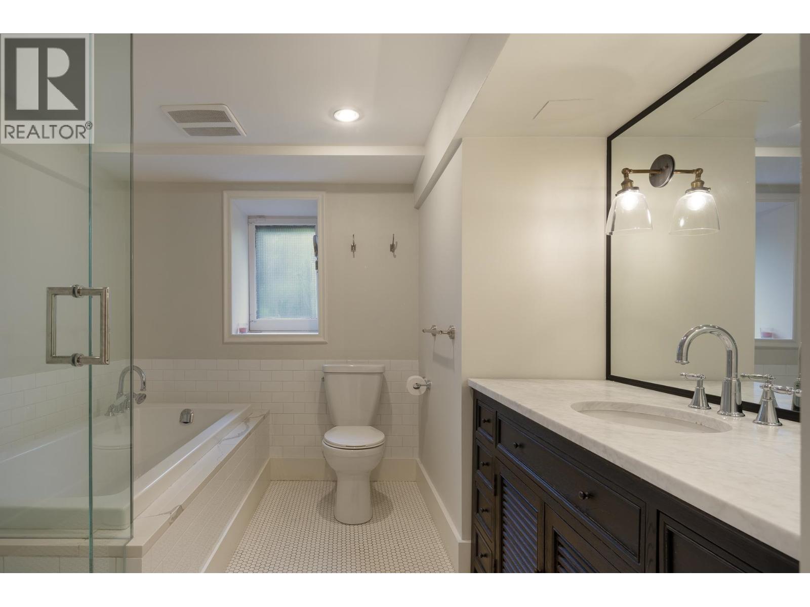 3545 DOWSLEY COURT, North Vancouver