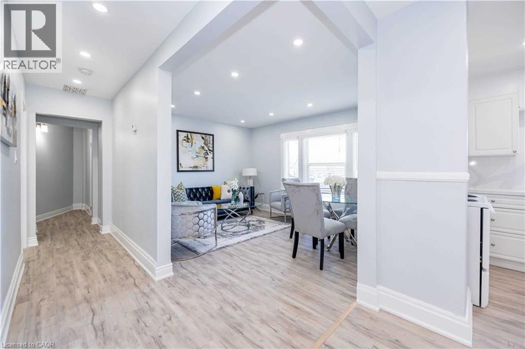 35 HARTZEL Road - Photo 3 of 17, St. Catharines, Ontario