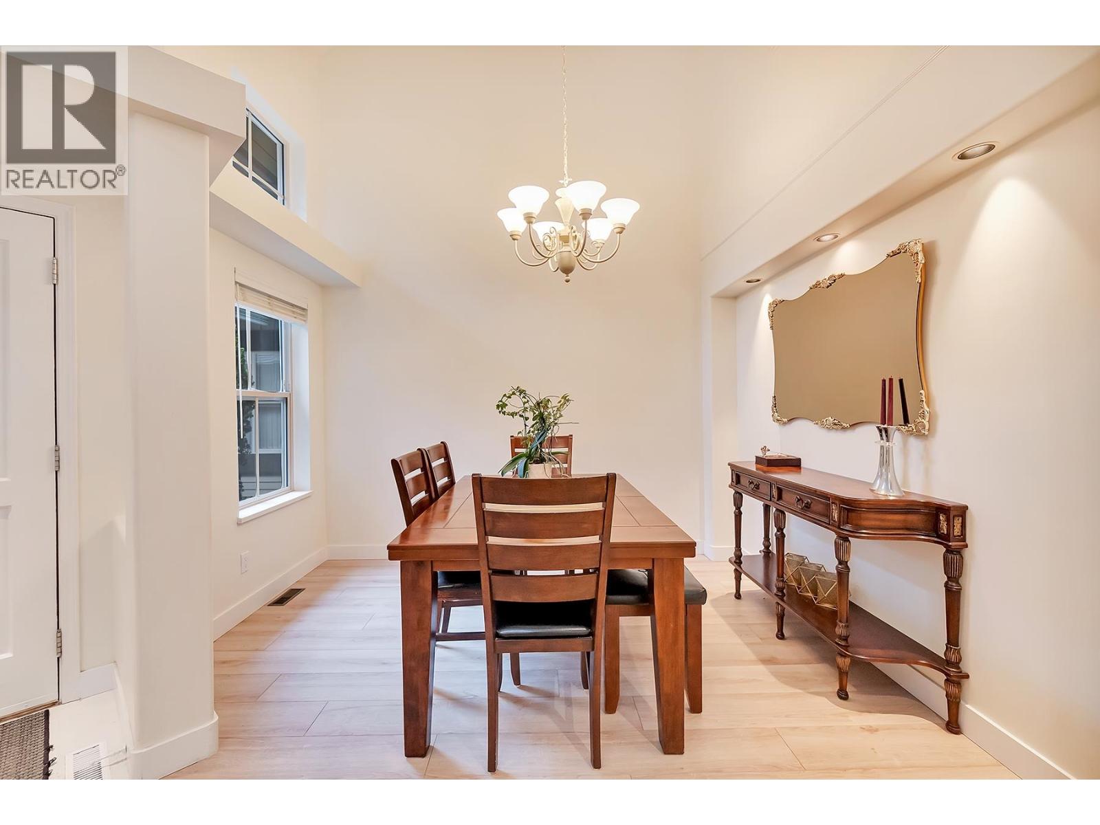 18 1550 LARKHALL CRESCENT, North Vancouver