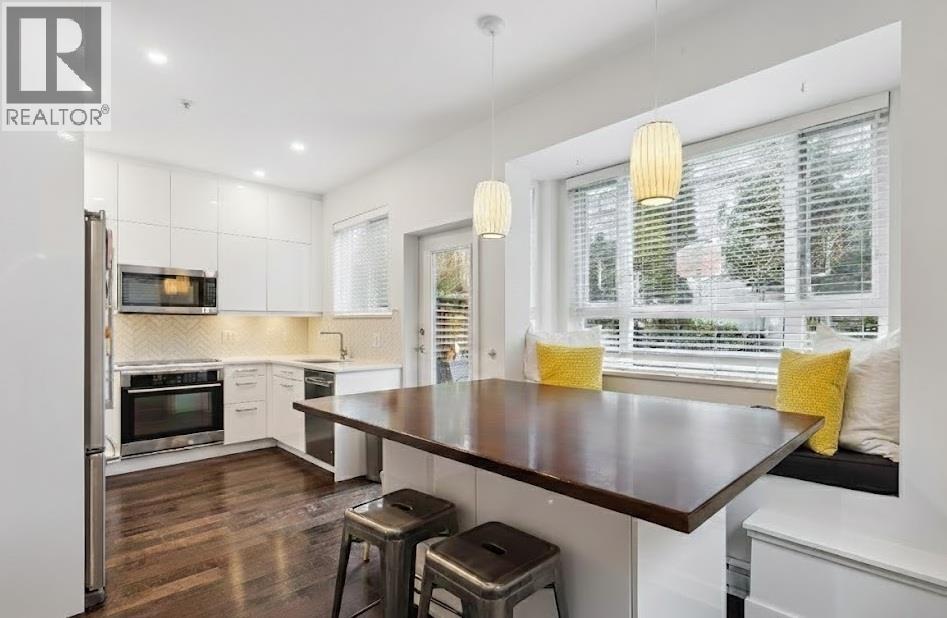 158 W 22ND STREET, North Vancouver