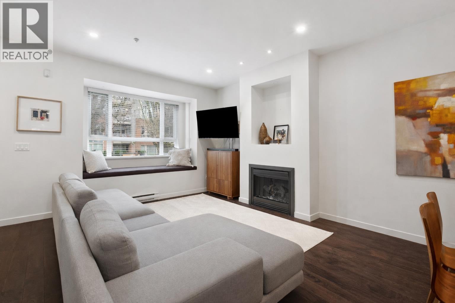 158 W 22ND STREET, North Vancouver