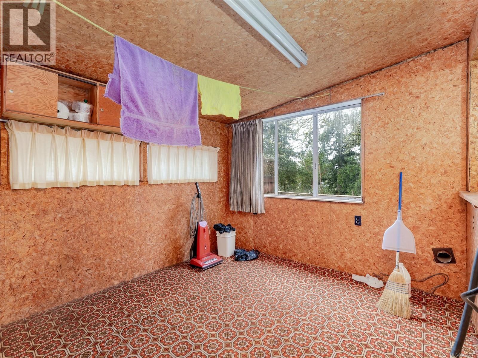  913 Gade Road, Langford