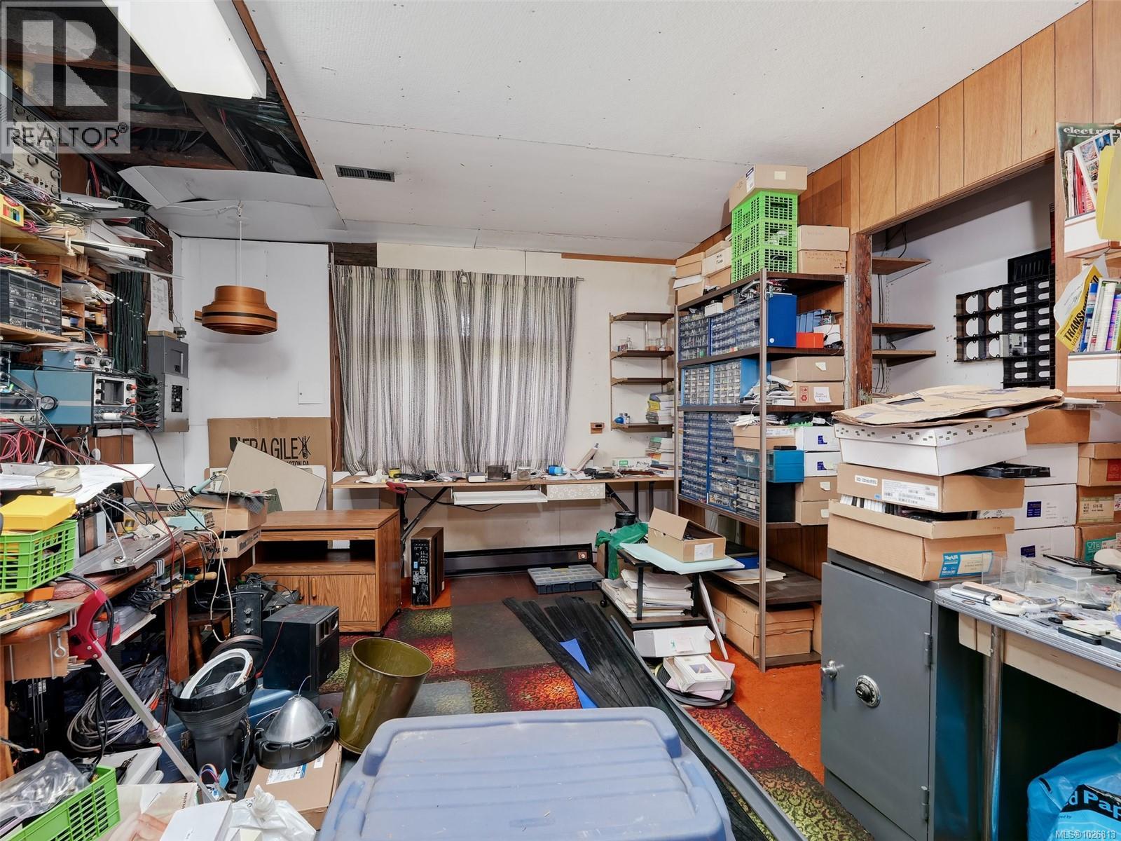  913 Gade Road, Langford