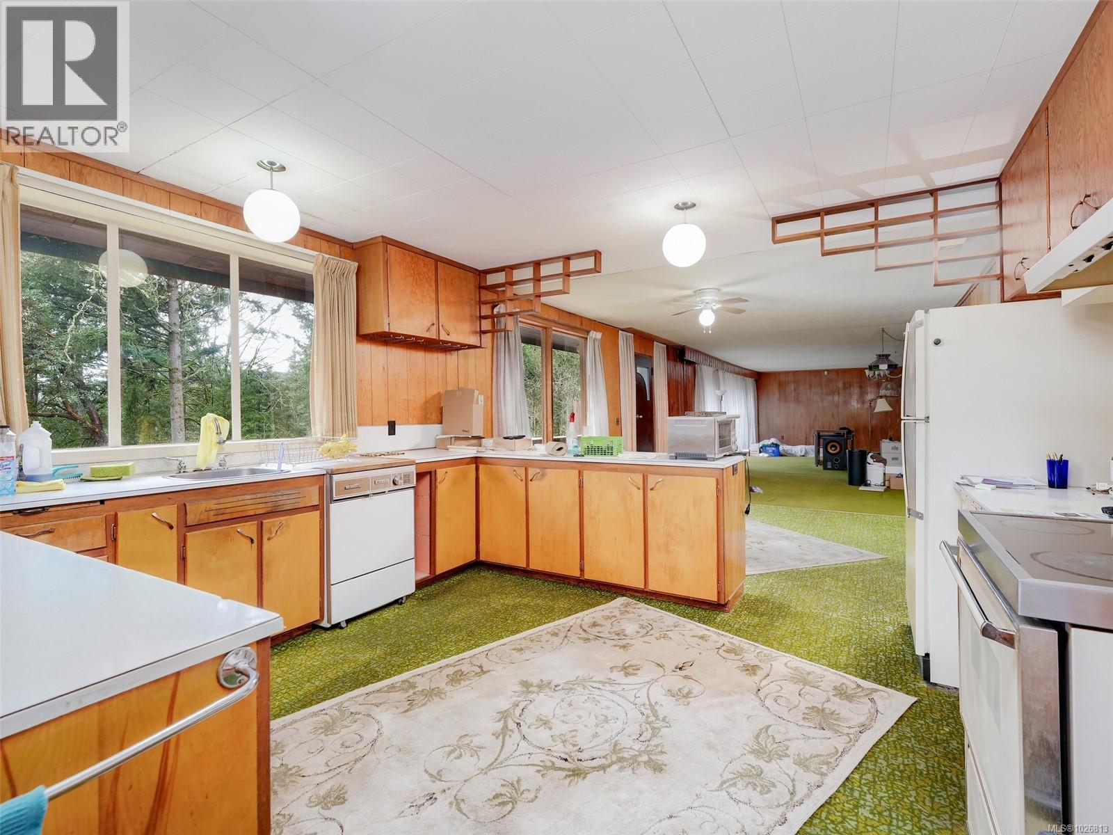  913 Gade Road, Langford