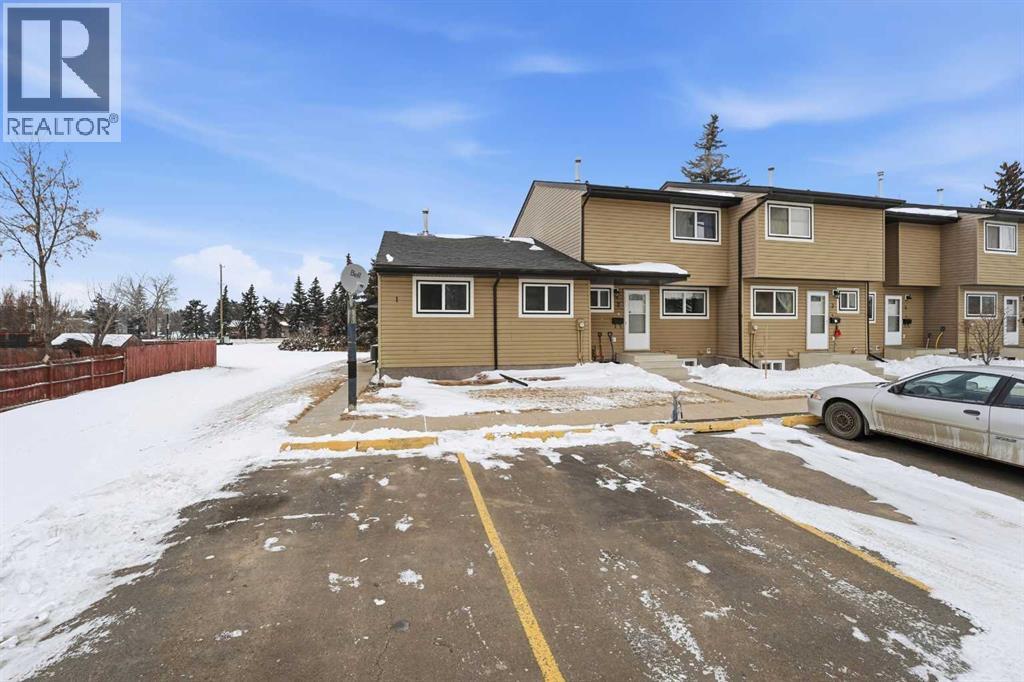 1, 96 Holmes Street - Photo 3 of 26, Red Deer, Alberta