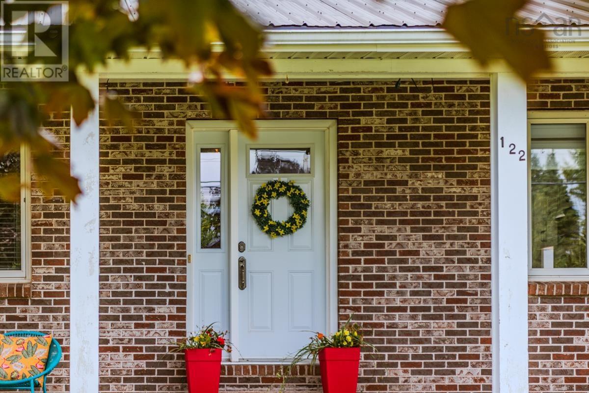 Property 2 of 48 of 122 MEADOWLAND Avenue