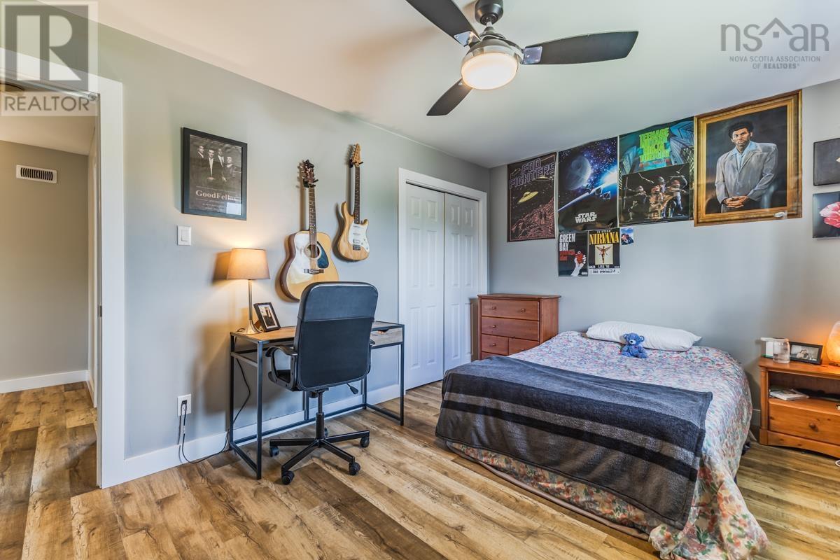 Property 29 of 48 of 122 MEADOWLAND Avenue