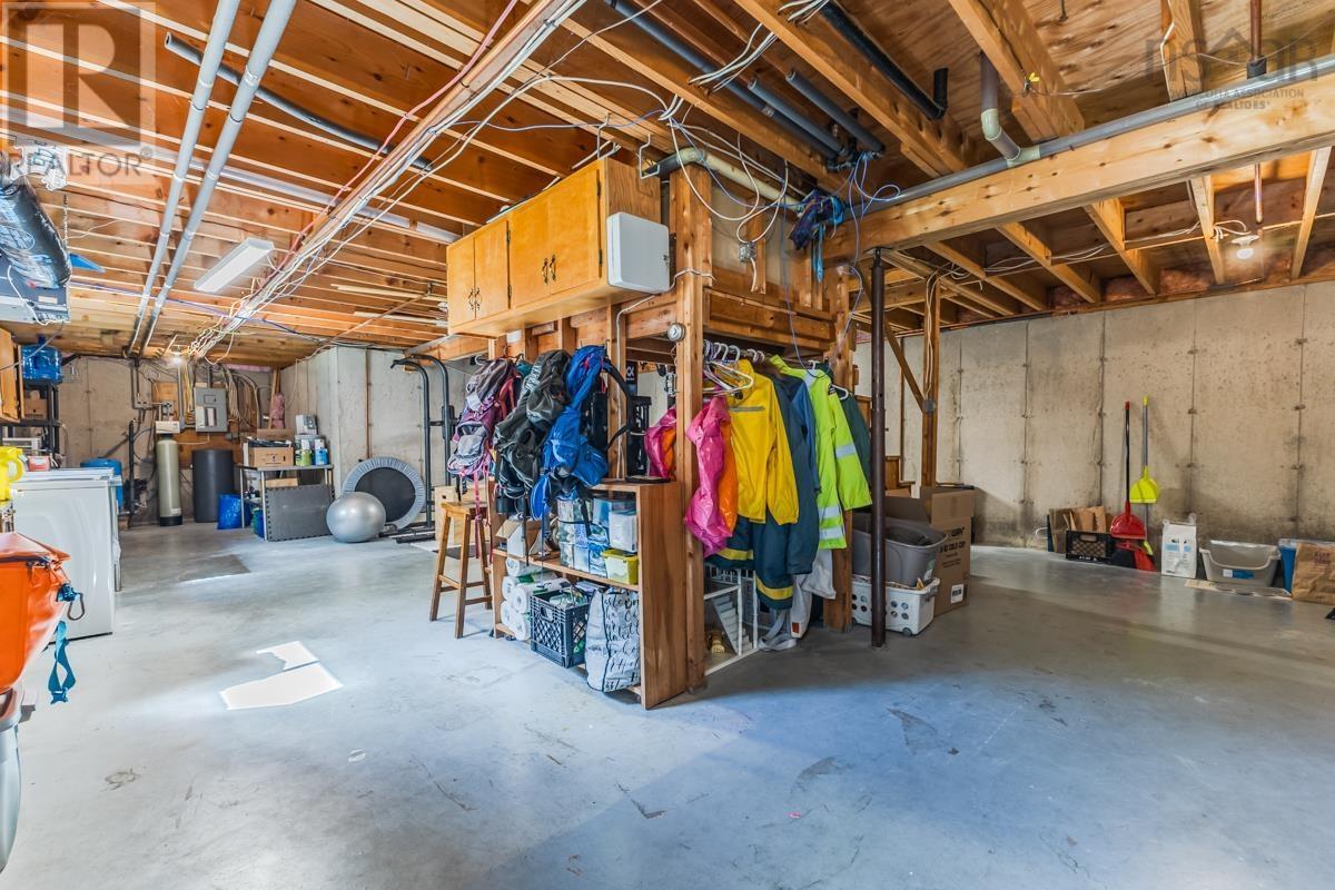 Property 34 of 48 of 122 MEADOWLAND Avenue