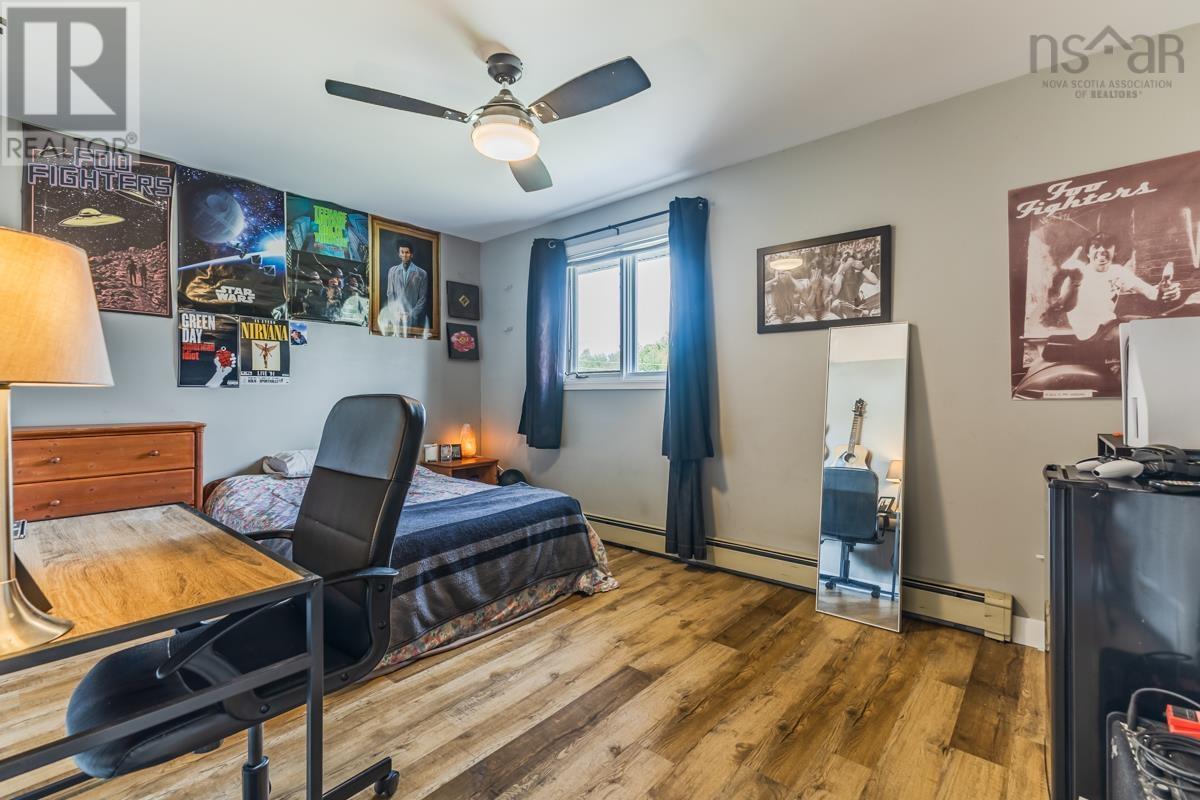 Property 28 of 48 of 122 MEADOWLAND Avenue