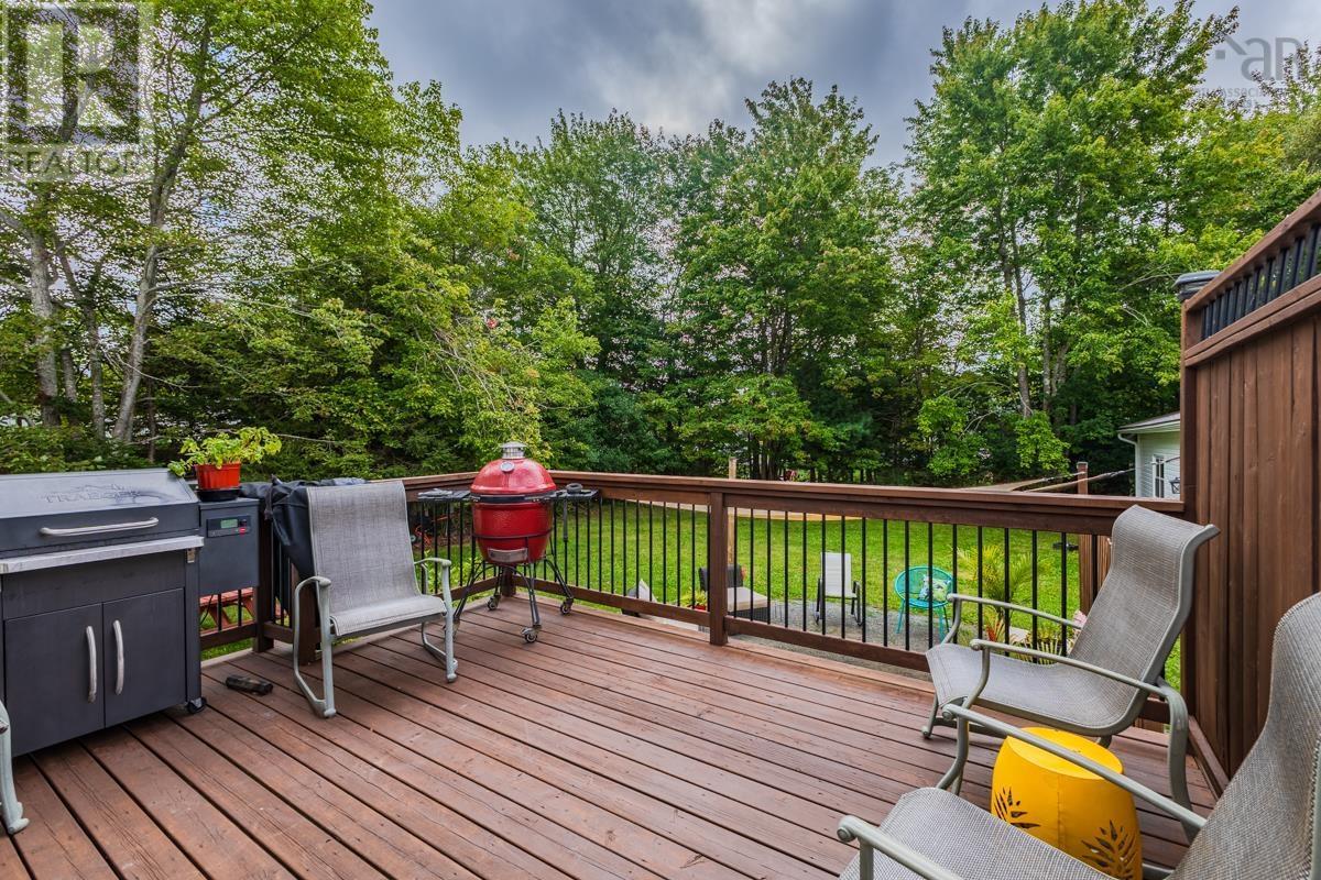 Property 40 of 48 of 122 MEADOWLAND Avenue