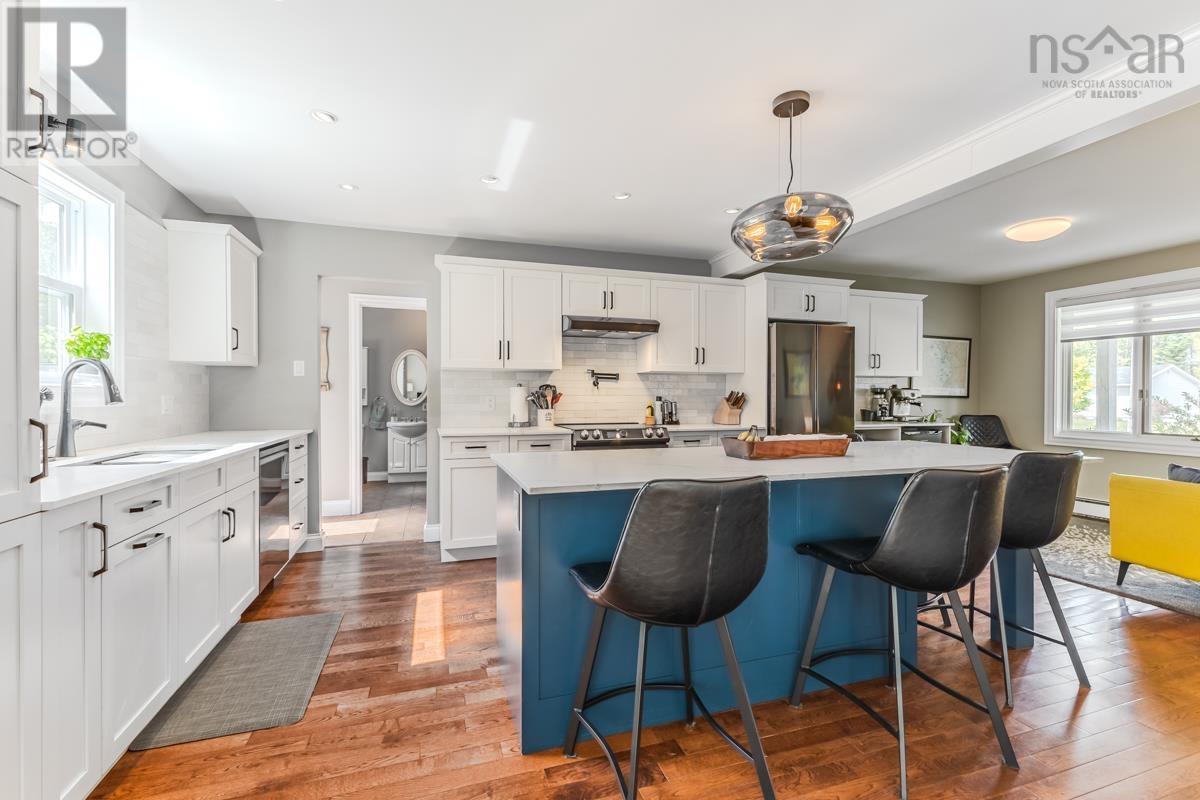 Property 7 of 48 of 122 MEADOWLAND Avenue