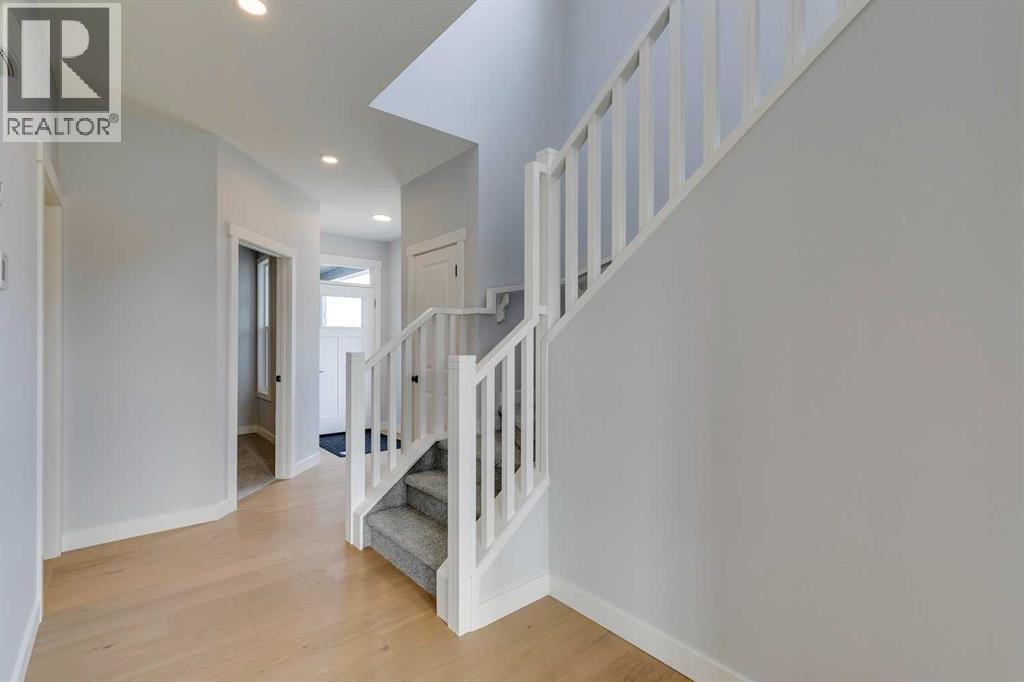 31 Creekstone Green SW - Photo 3 of 46, Calgary, Alberta