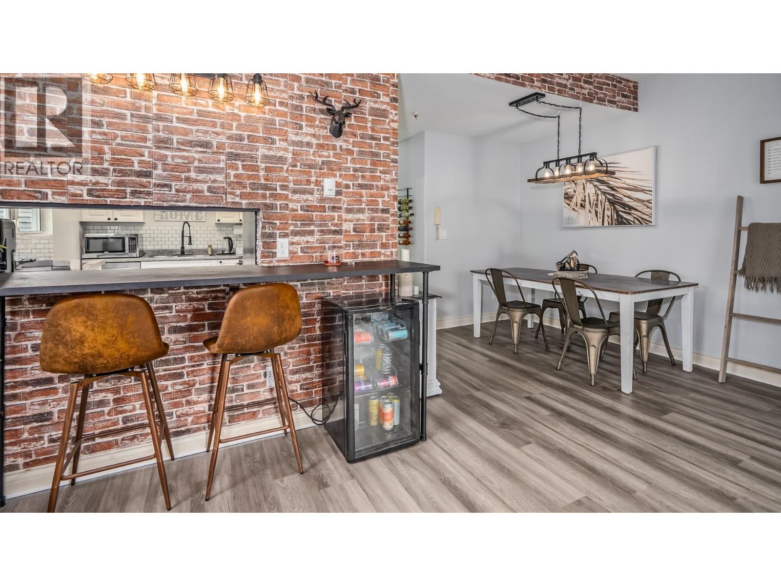 20556 113 Unit 403 photo 4