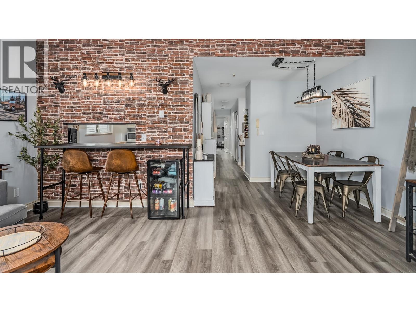 20556 113 Unit 403 photo 2