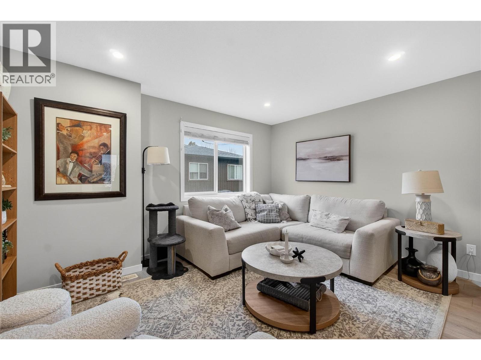 9 2081 11 Avenue Northeast, Salmon Arm