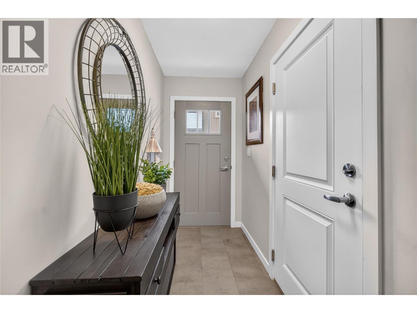 9 2081 11 Avenue Northeast, Salmon Arm