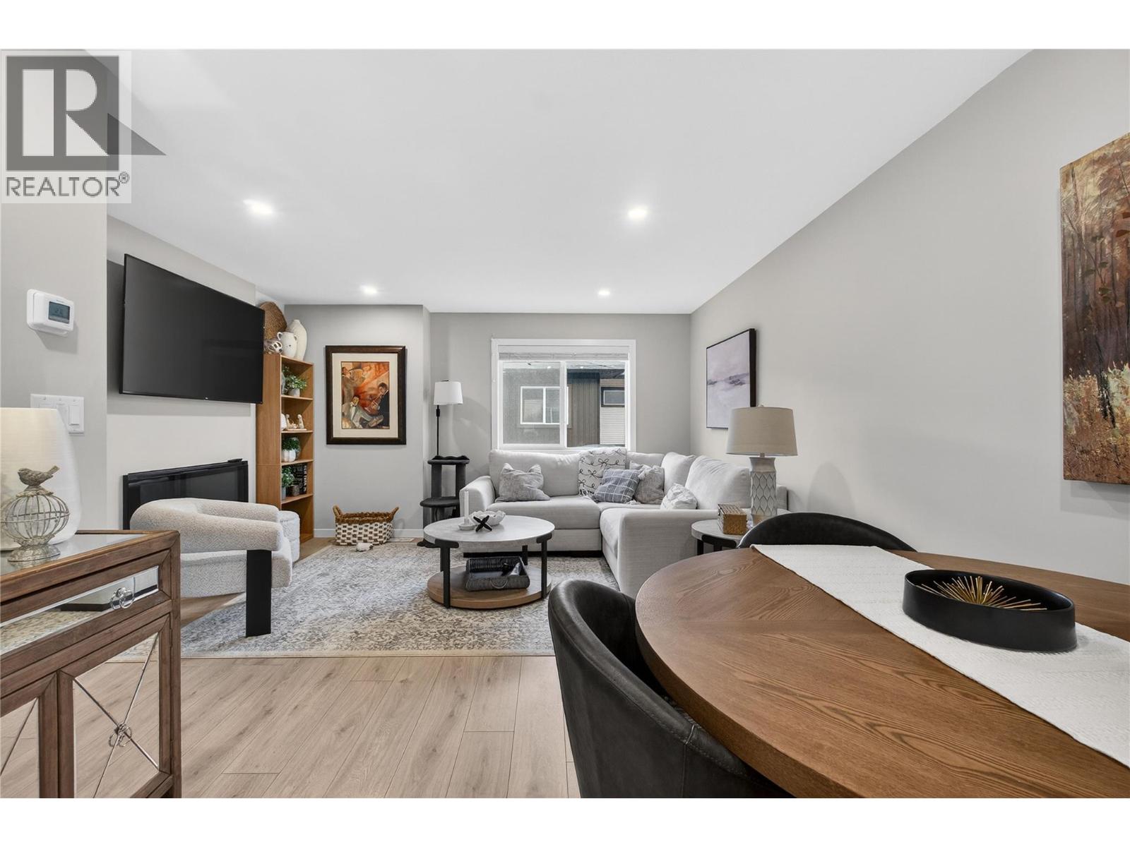 9 2081 11 Avenue Northeast, Salmon Arm