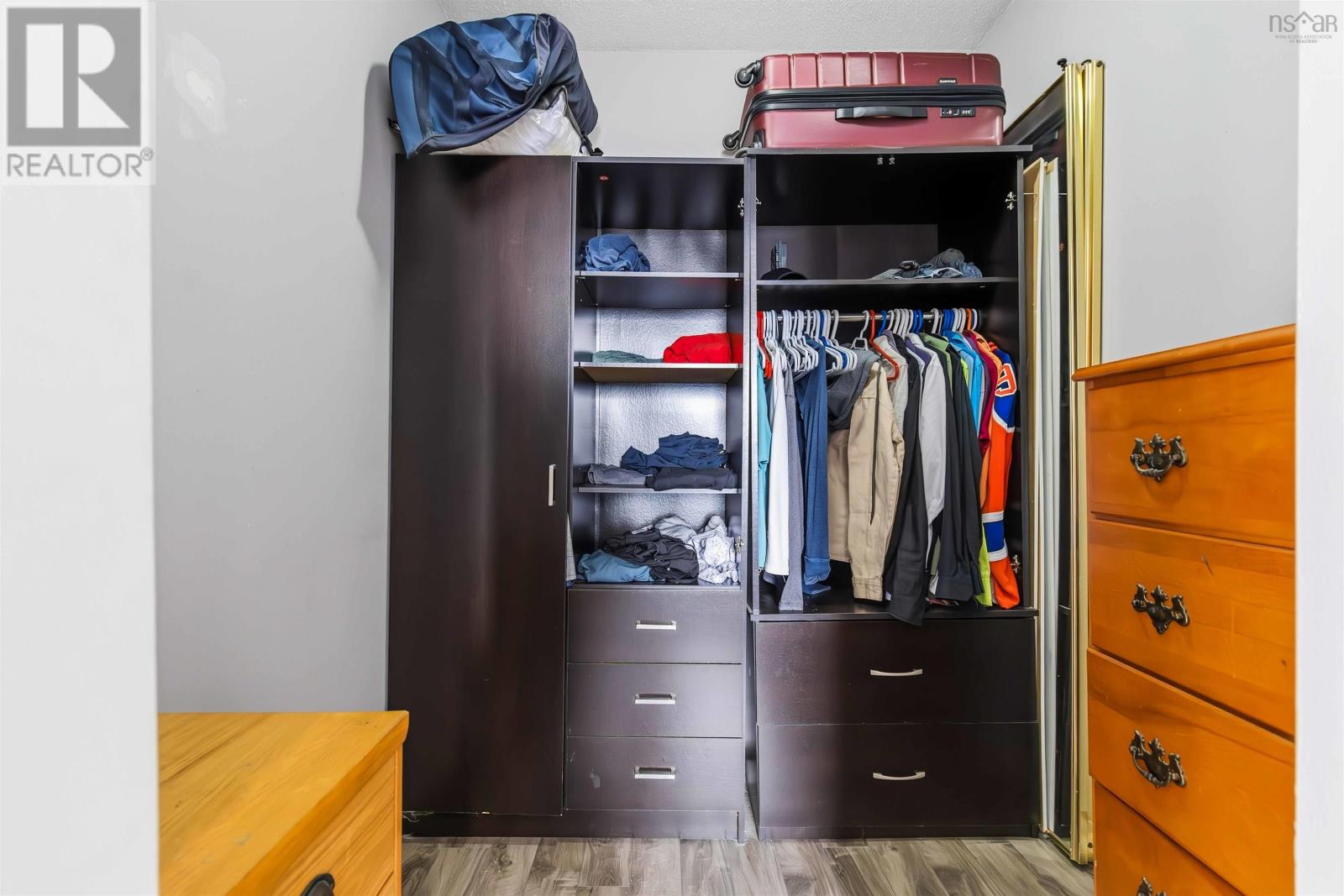 Property 25 of 32 of 223 75 Collins Grove