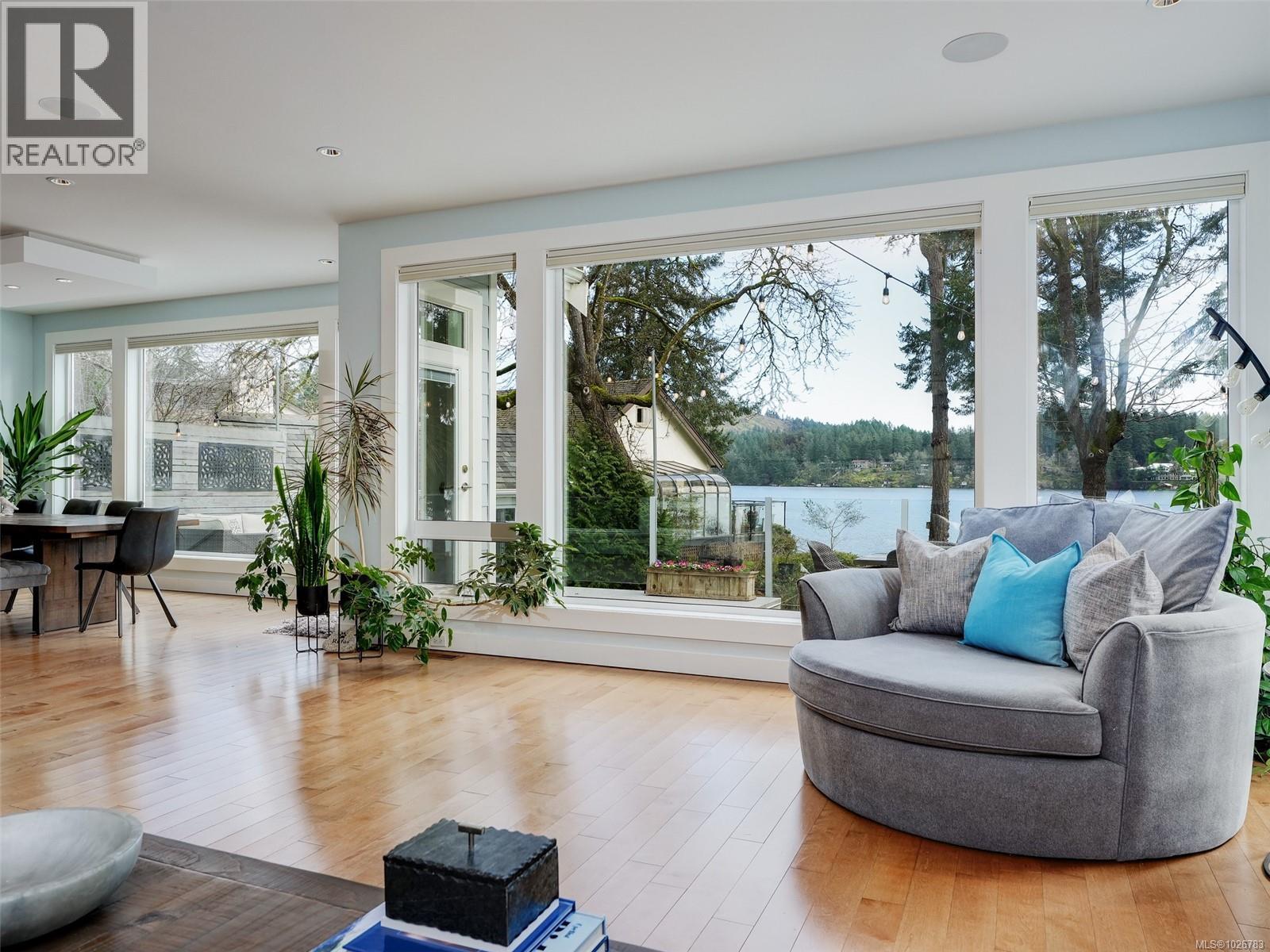  4885 Prospect Lake Road, Saanich