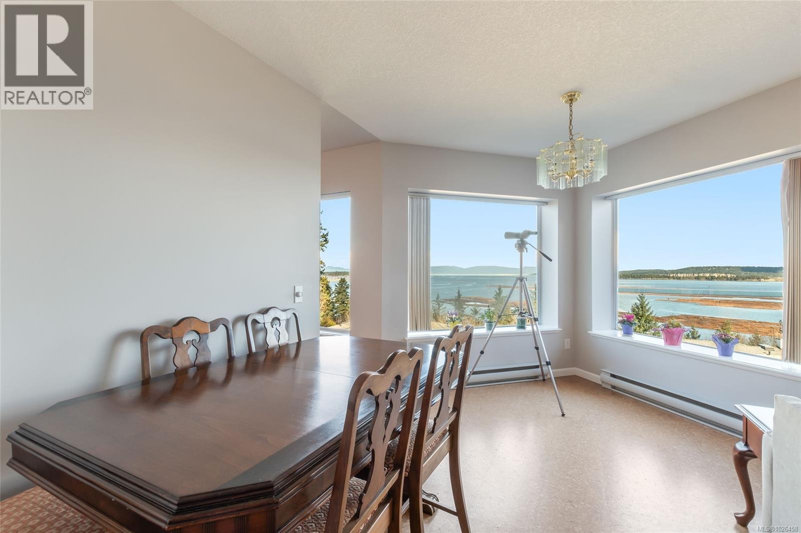 1072 HIGHVIEW TERR - 24