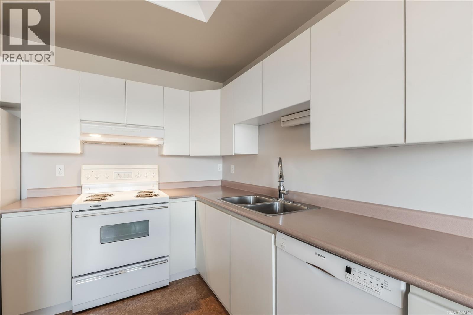 1072 HIGHVIEW TERR - 20