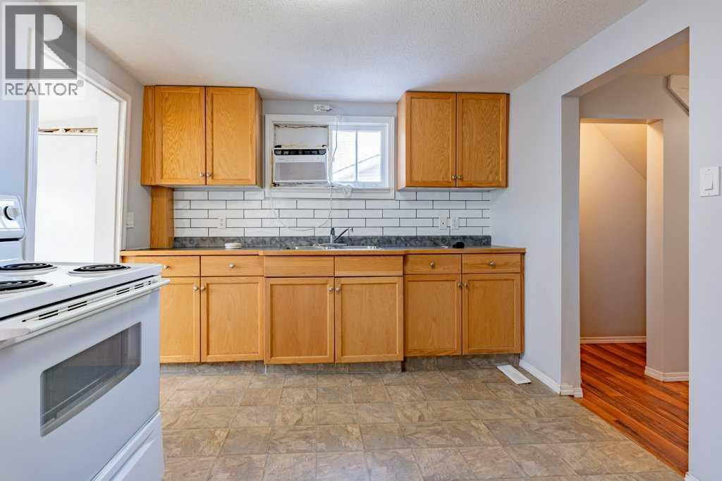 
          510 Ash Avenue Southeast
            <br/>
            <span>Medicine Hat</span>
            , 
            <span>AB</span>
             <span>T1A3B5</span>
         - Photo 7