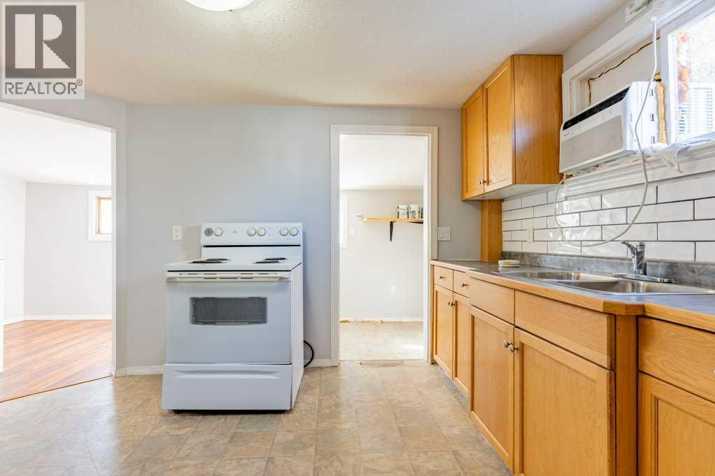 
          510 Ash Avenue Southeast
            <br/>
            <span>Medicine Hat</span>
            , 
            <span>AB</span>
             <span>T1A3B5</span>
         - Photo 8