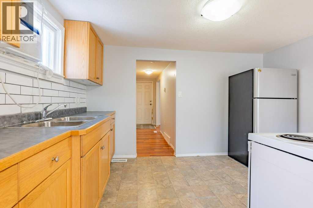 
          510 Ash Avenue Southeast
            <br/>
            <span>Medicine Hat</span>
            , 
            <span>AB</span>
             <span>T1A3B5</span>
         - Photo 6