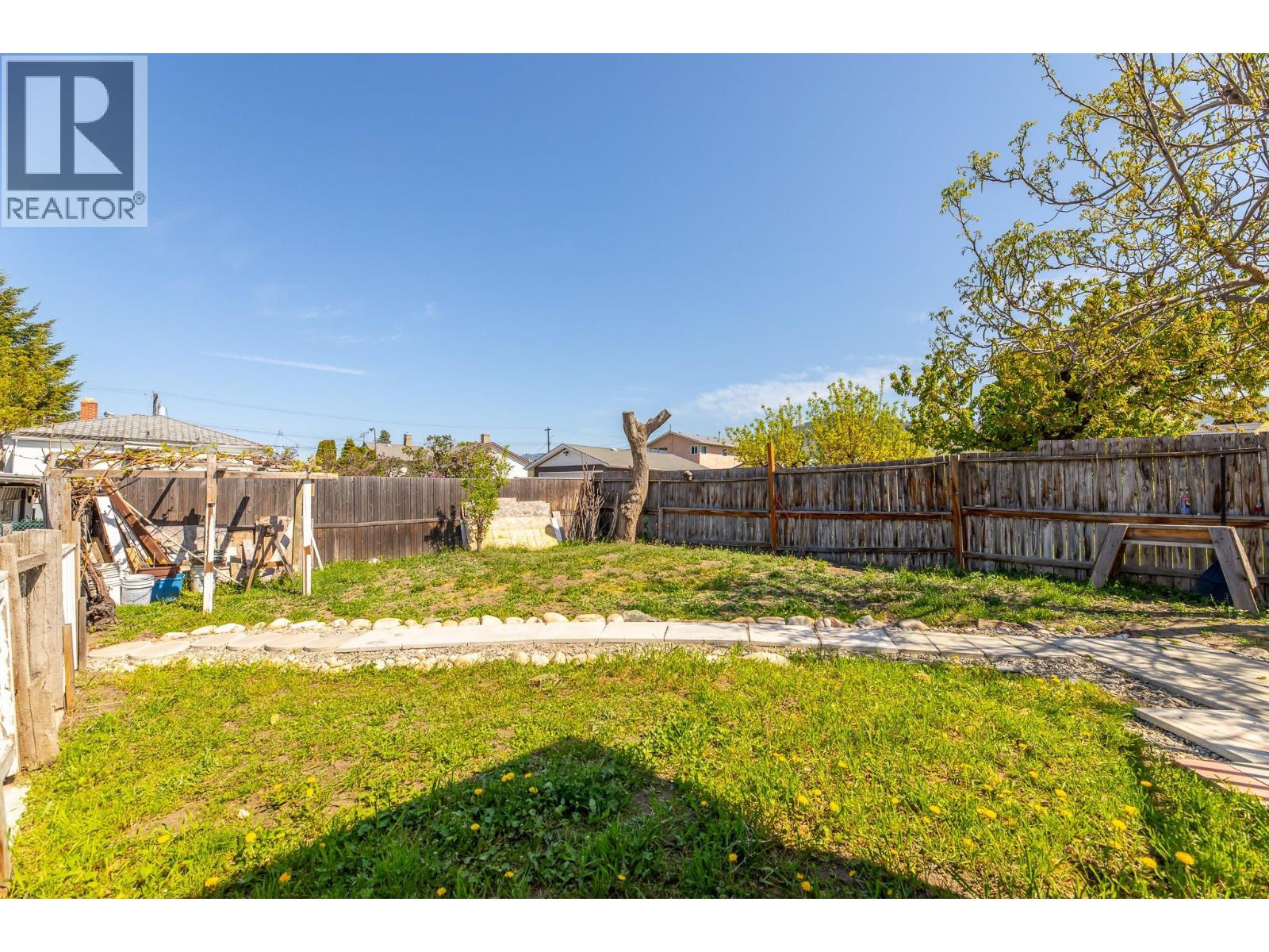  423 Penticton Avenue, Penticton