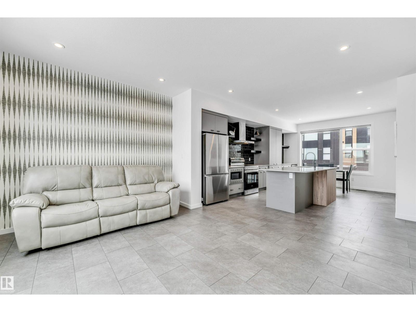 #77 5 RONDEAU DR - 10