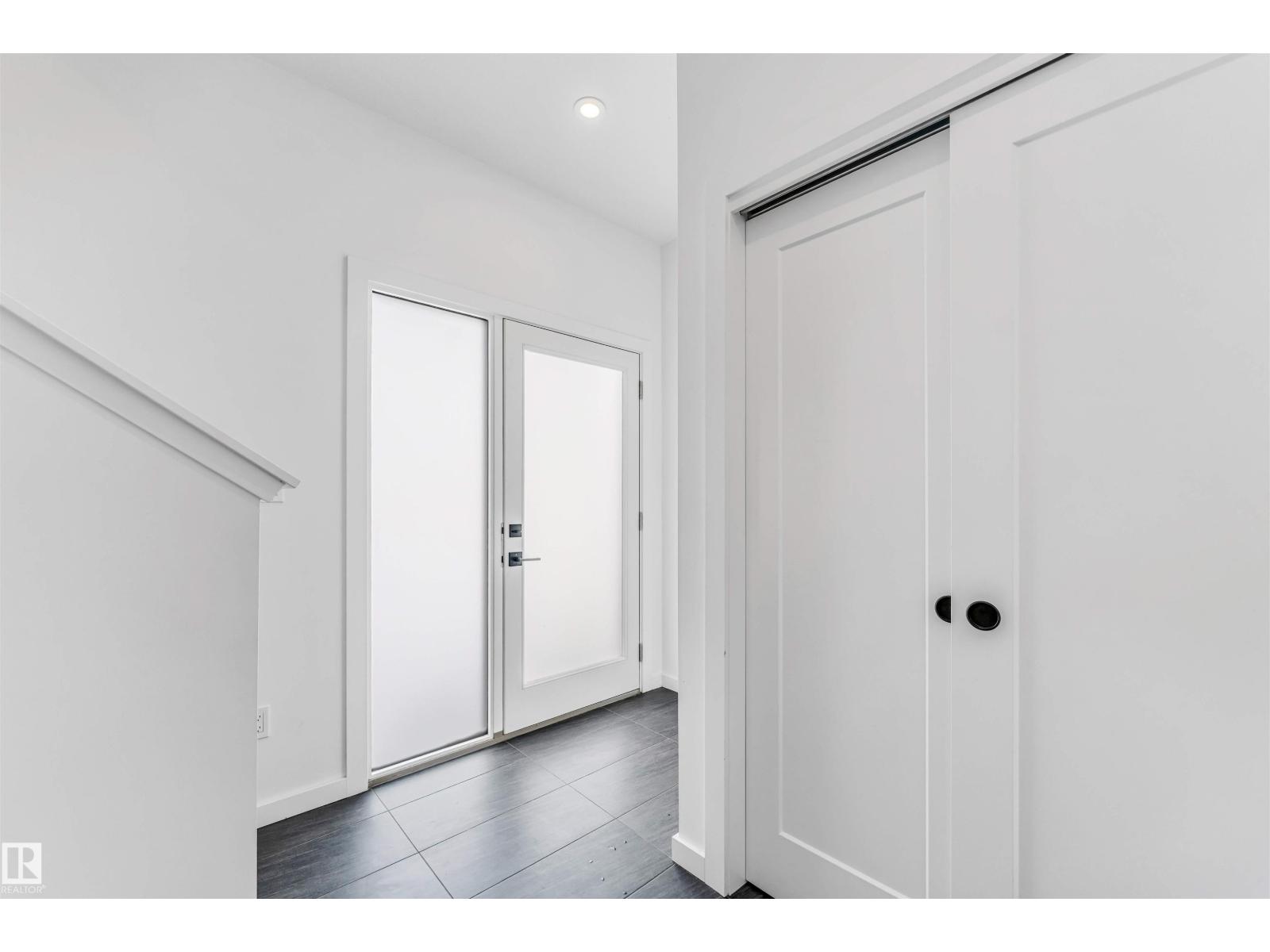 #77 5 RONDEAU DR - 27