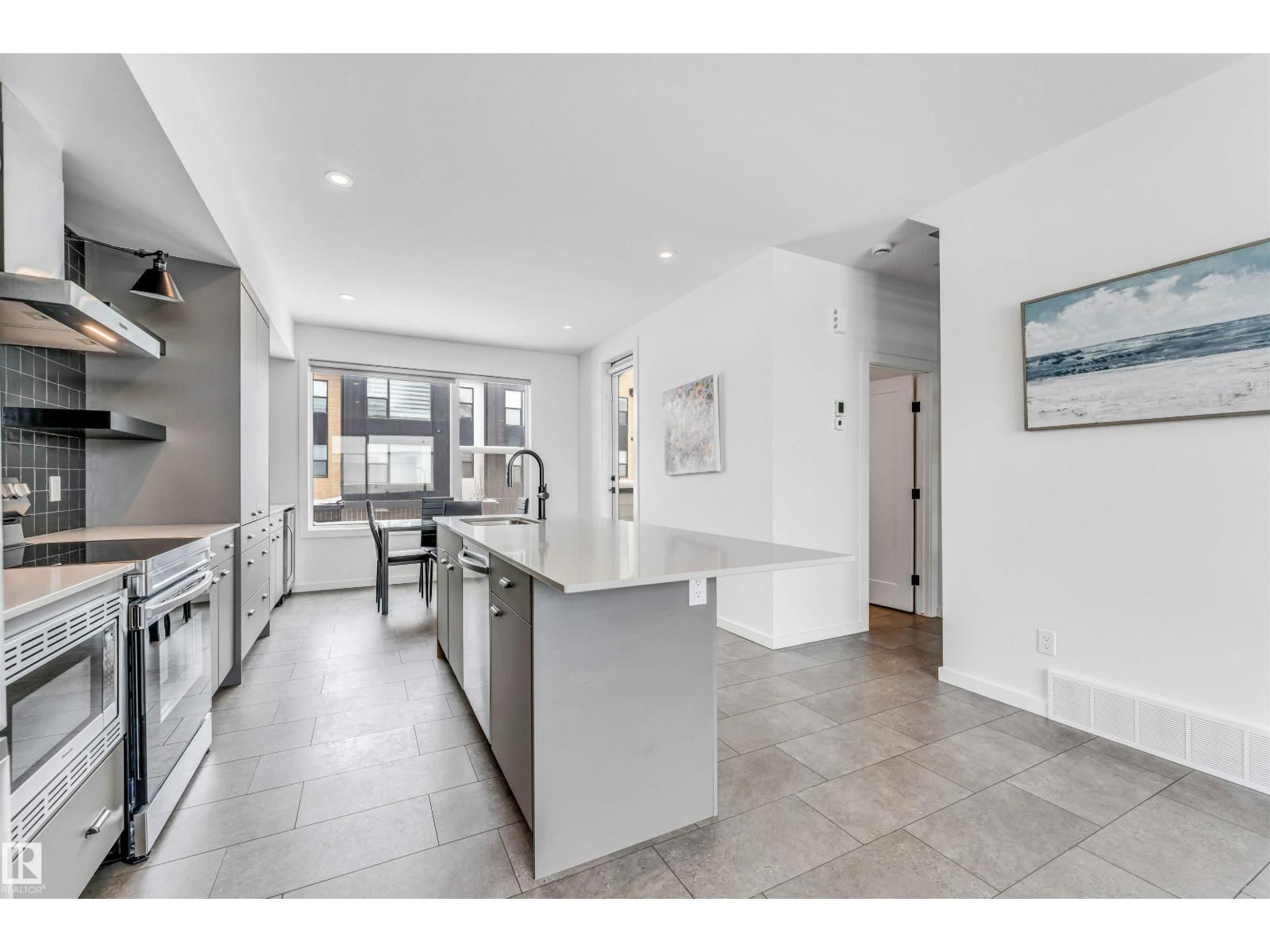 #77 5 RONDEAU DR - 32