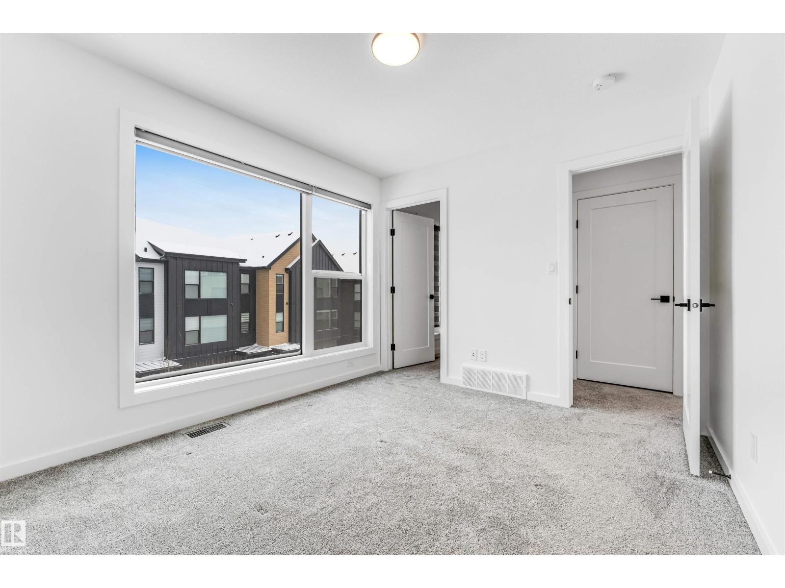 #77 5 RONDEAU DR - 46