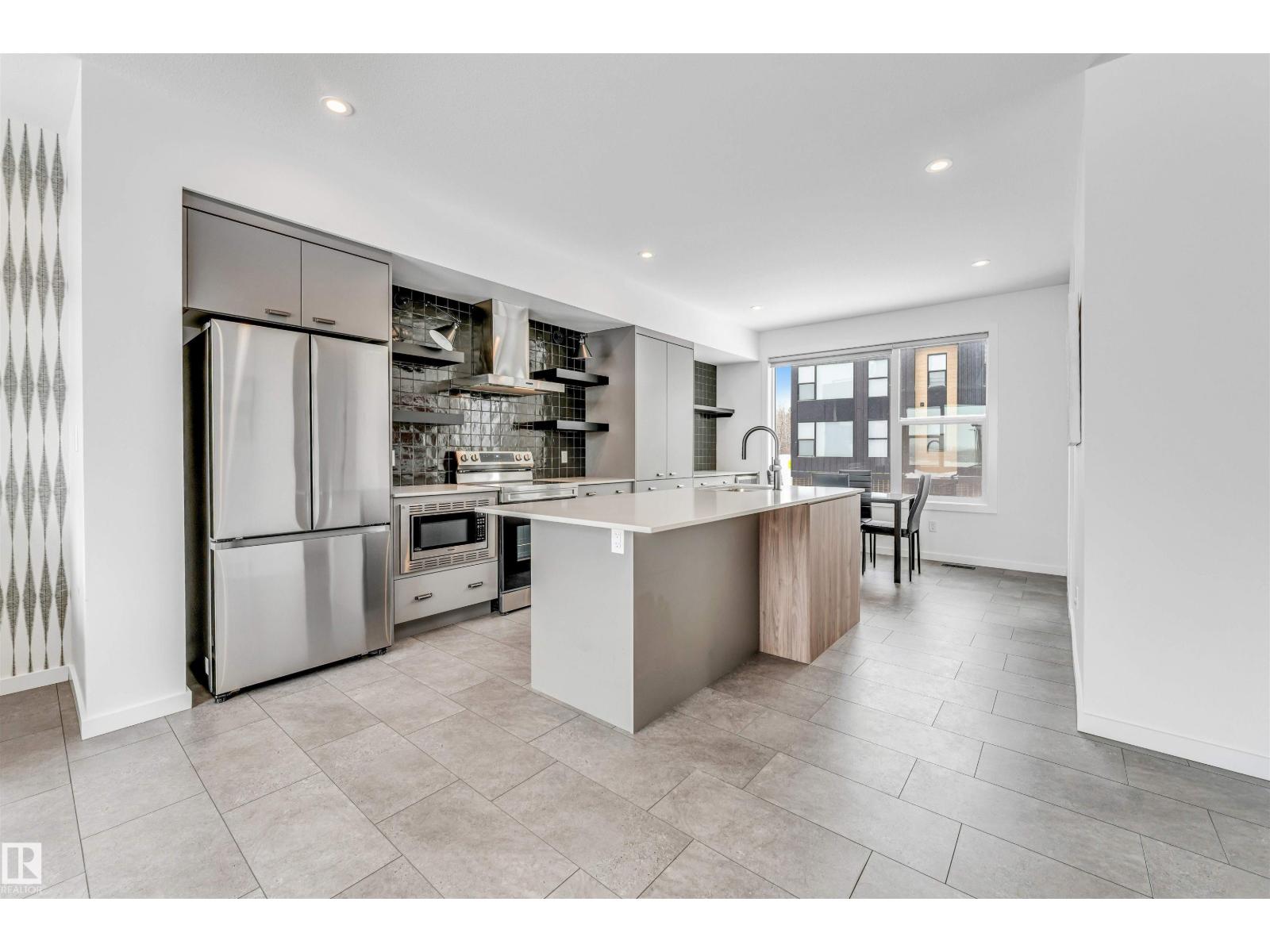 #77 5 RONDEAU DR - 5