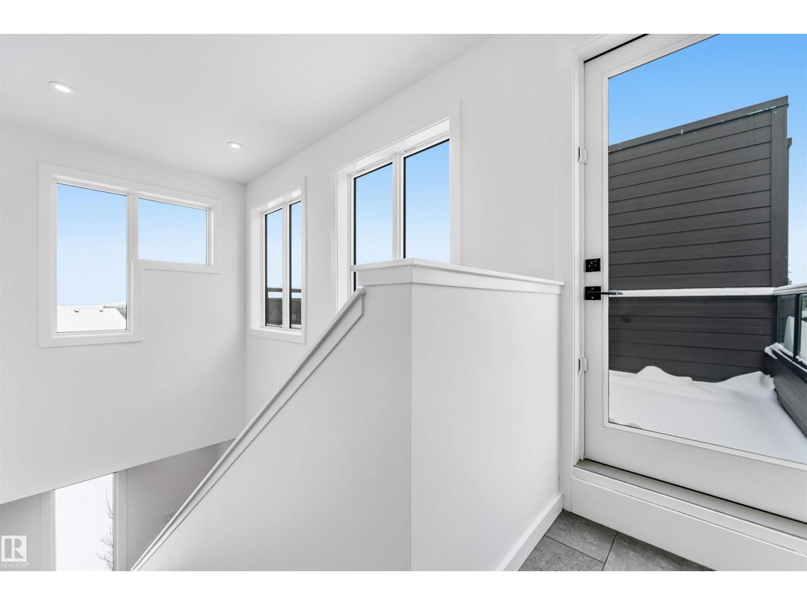 #77 5 RONDEAU DR - 50