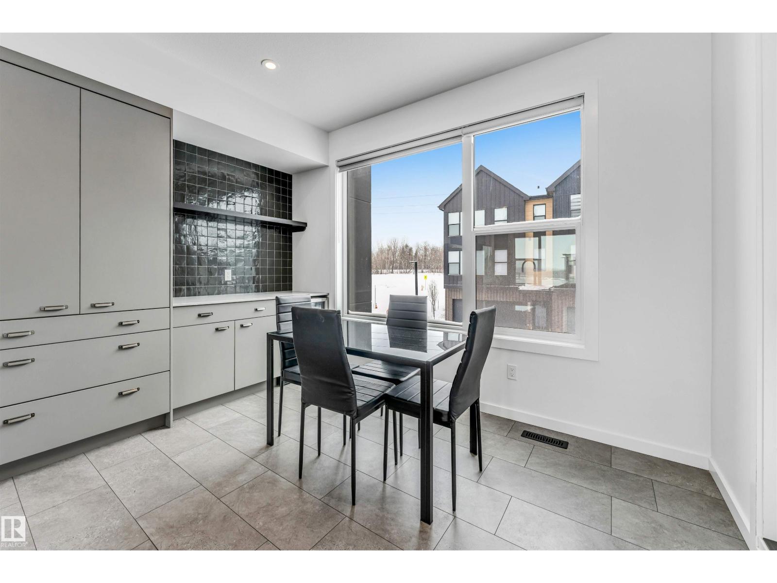 #77 5 RONDEAU DR - 7